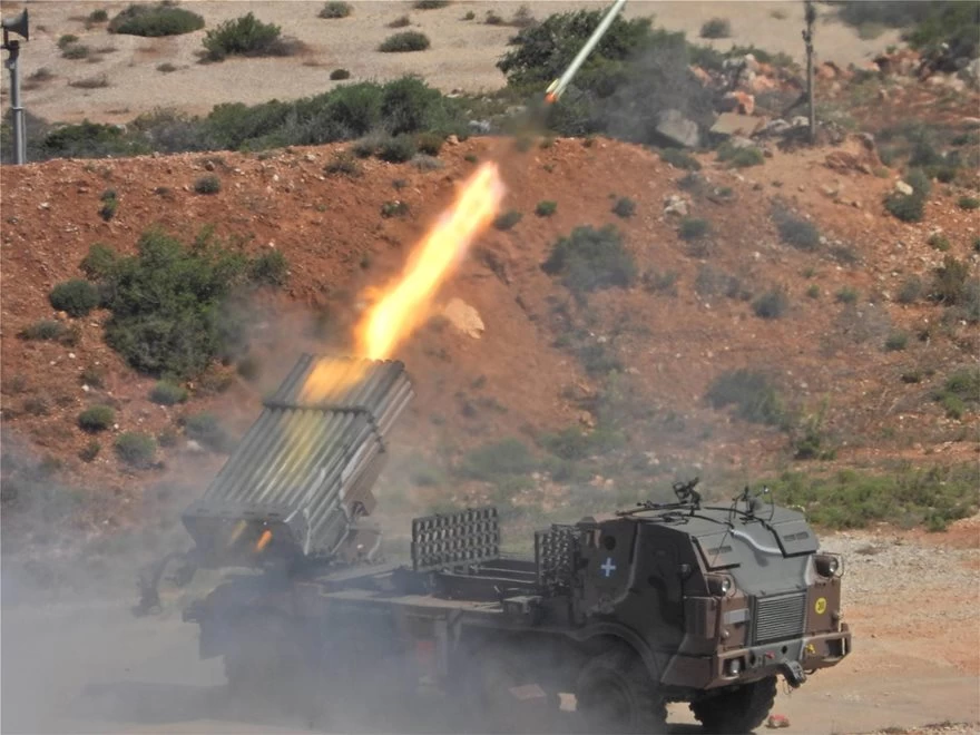 Ο στρατός δοκίμασε τις αναβαθμισμένες ρουκέτες RM-70